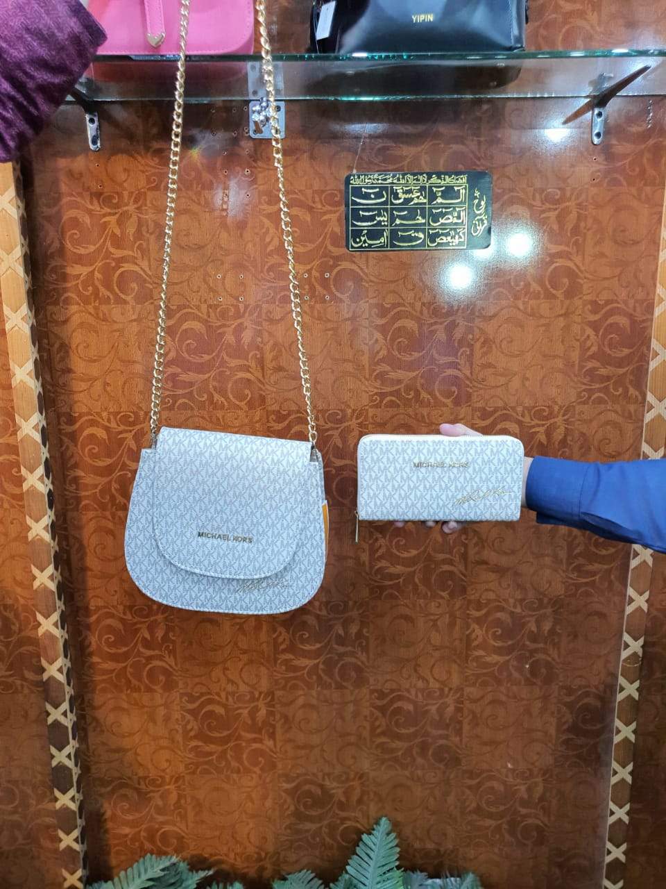 Michael Word clutch 008