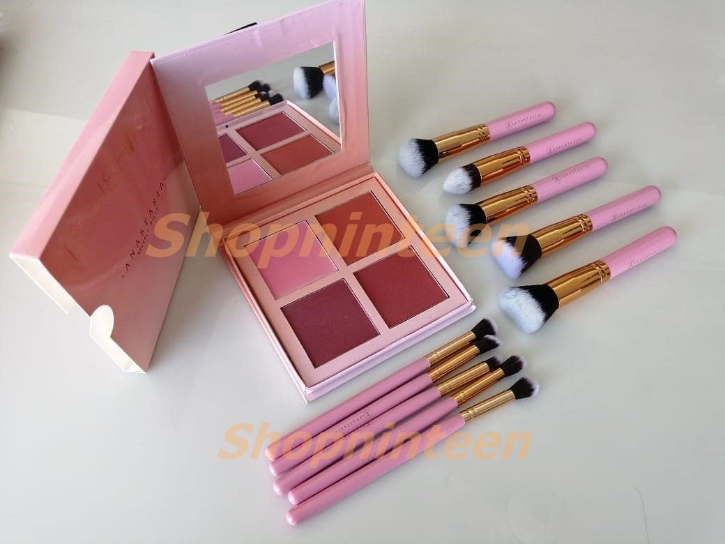 Blush Your face with these soft branded brushes
