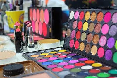 Makhmali + Matte 96 Colors eyeshadow Palette