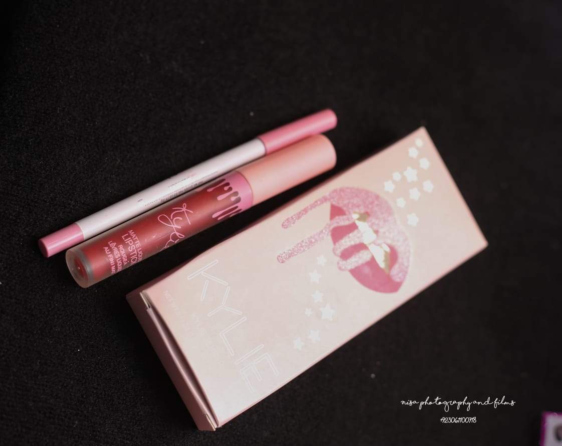 Kylie Jennier Complete make Box