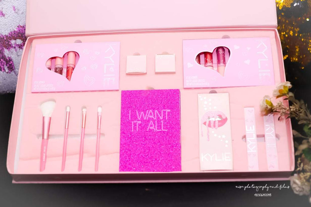 Kylie Jennier Complete make Box