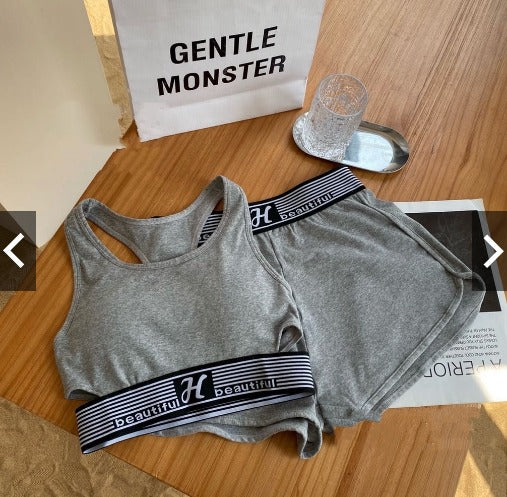 sports bra set Sports bra + shorts Women's workout suit, 2-piece set, soft fabric, comfortable to wear Products are ready for shipping.