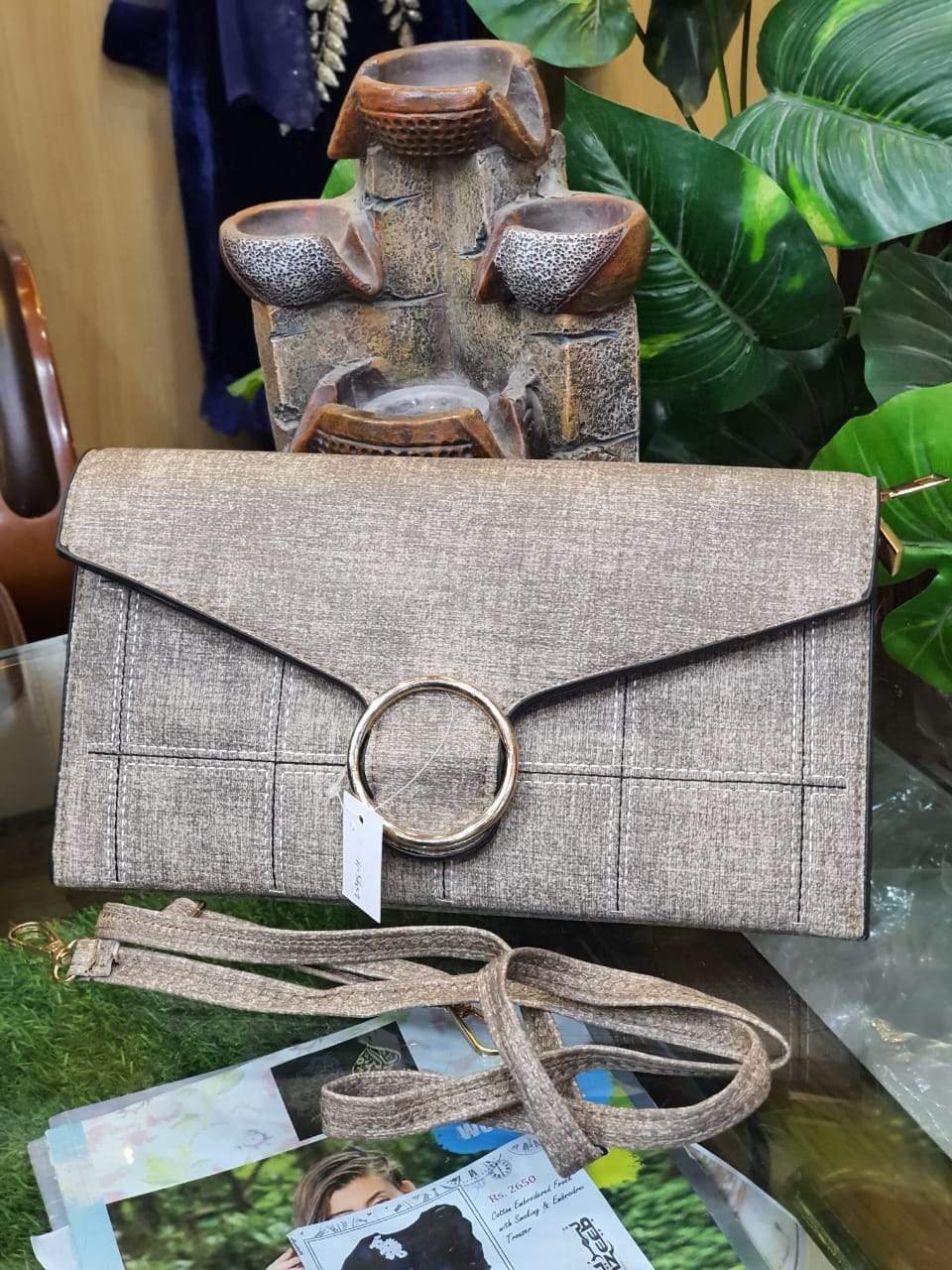 Amazing Clutch  012