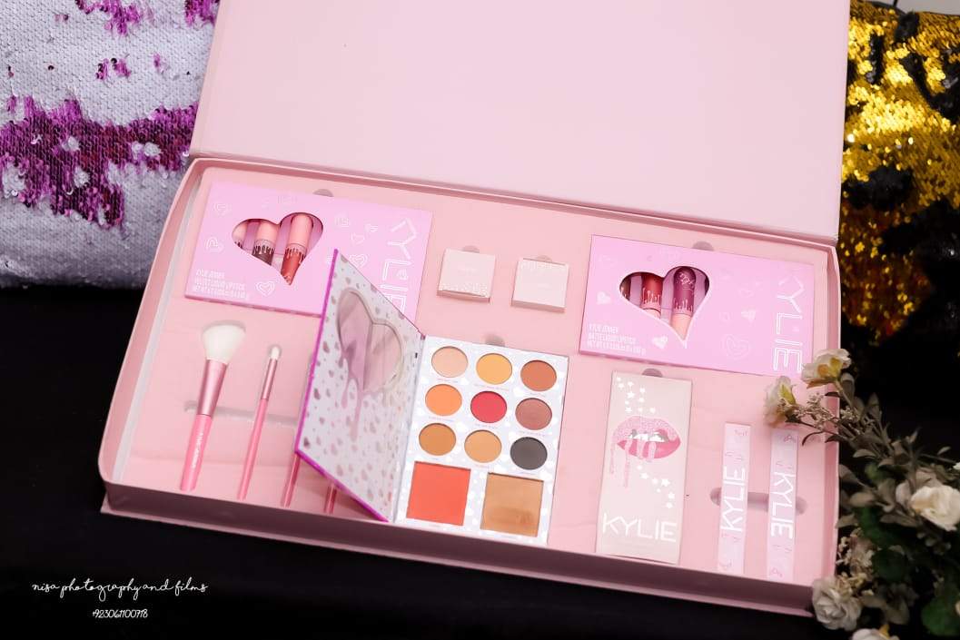 Kylie Jennier Complete make Box