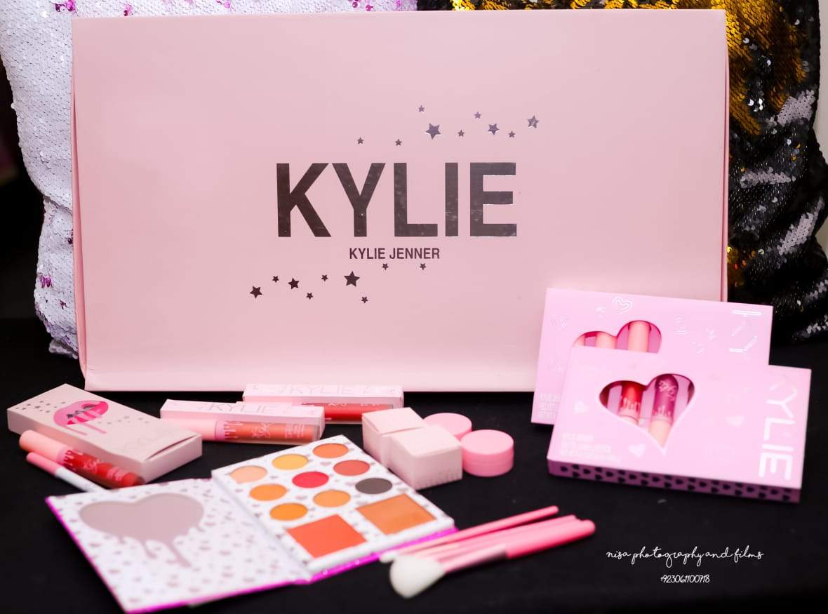 Kylie Jennier Complete make Box
