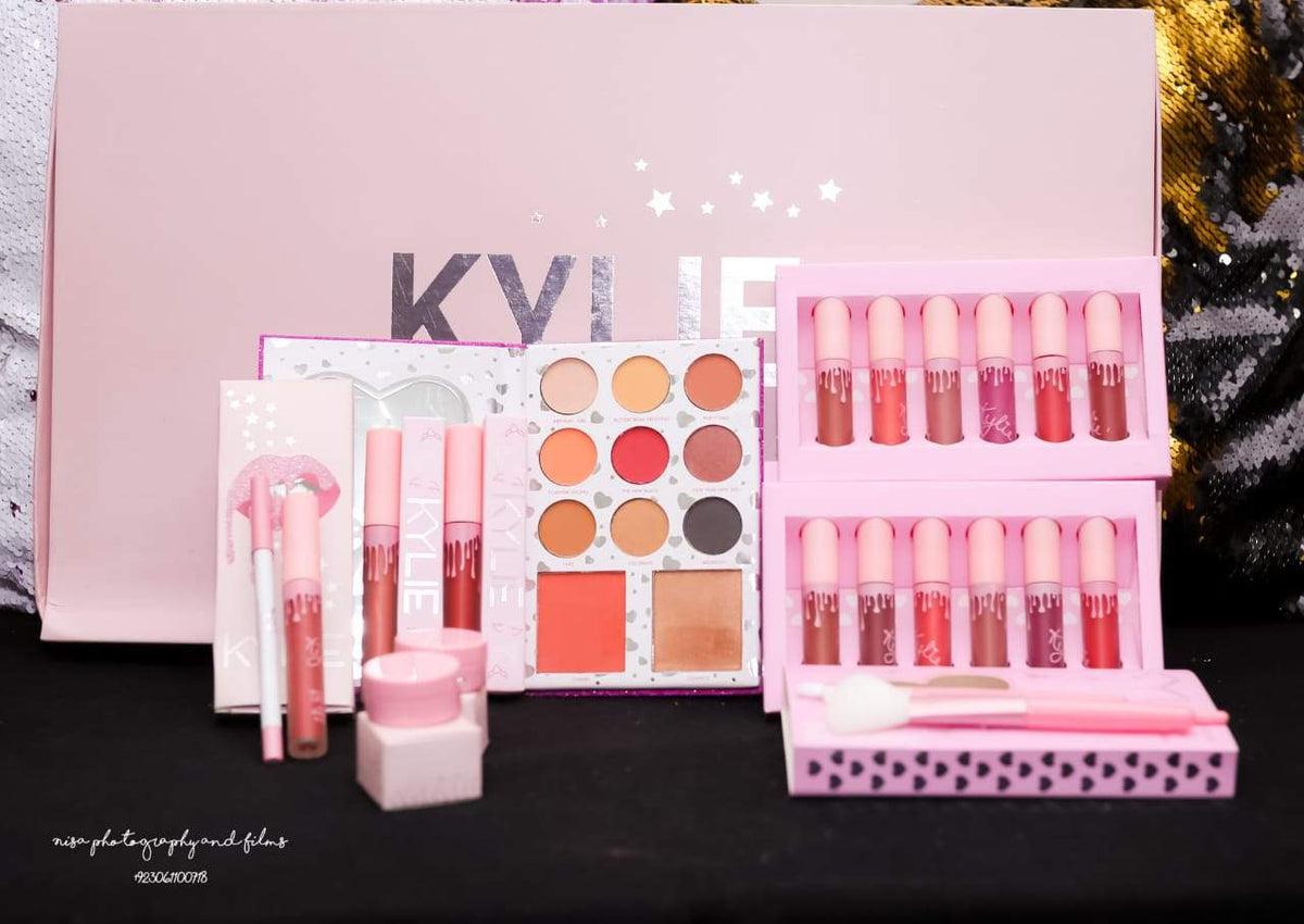 Kylie Jennier Complete make Box